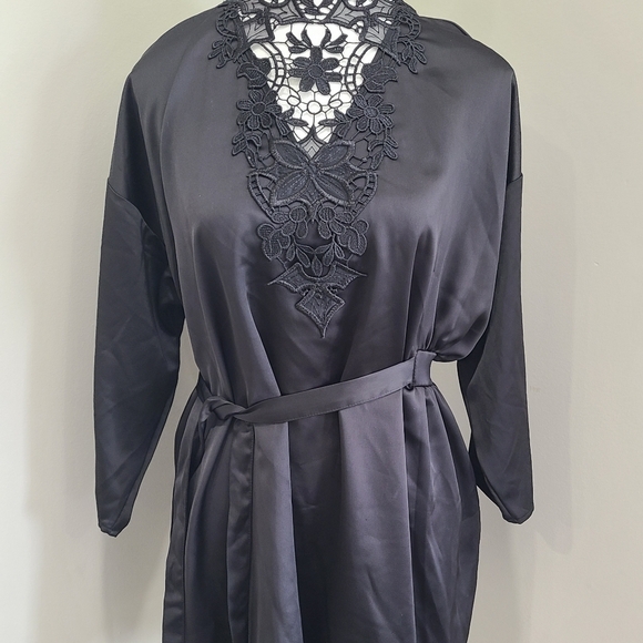 MAMALICIOUS MATERNITY SATIN TOP WITH LACE DETAIL - Picture 5 of 9